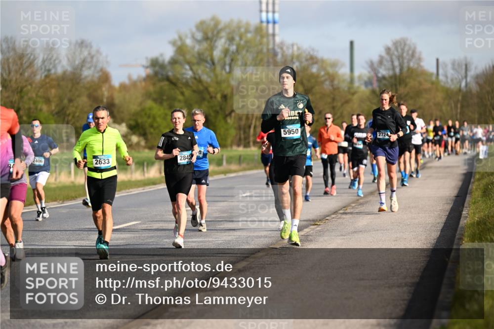 12.04.2026 - 45. Internationalen Wilhelmsburger Insellauf Dr. Thomas Lammeyer http://msf.ph/oto/9433015 12.04.2026 09:16:46 Laufen 8, 2406, 2633, 2845, 5950, 2724 meine-sportfotos.de