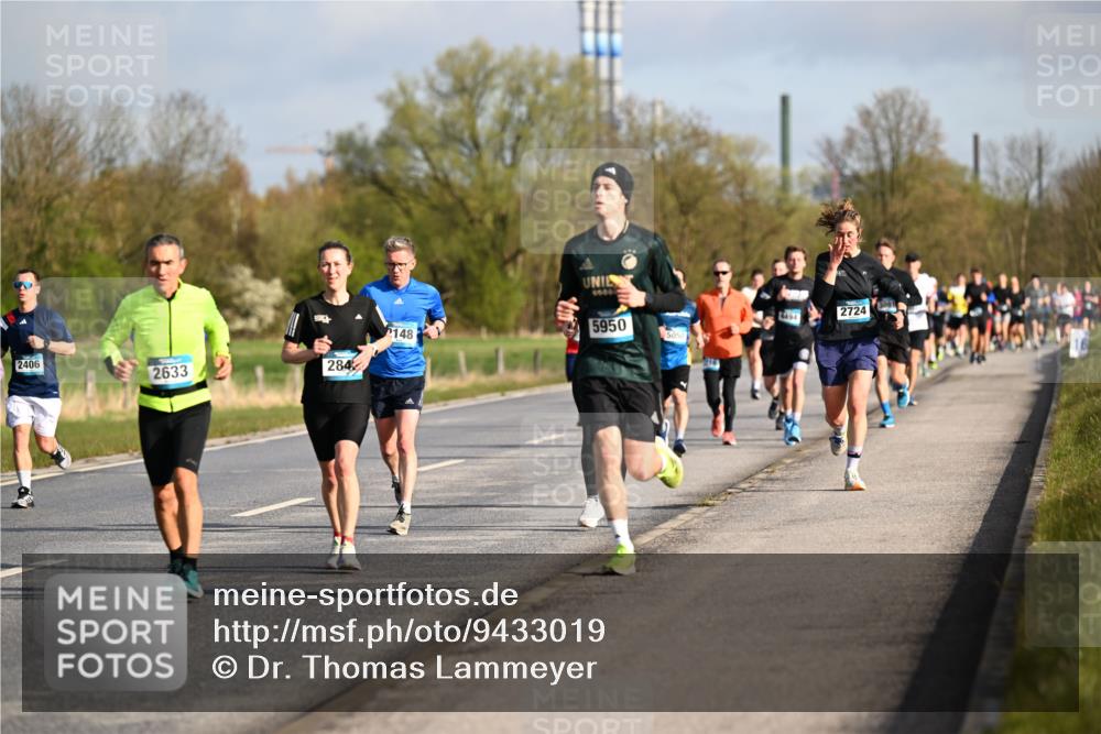 12.04.2026 - 45. Internationalen Wilhelmsburger Insellauf Dr. Thomas Lammeyer http://msf.ph/oto/9433019 12.04.2026 09:16:46 Laufen 2406, 2633, 284, 148, 2724, 4494, 5950, 5050 meine-sportfotos.de