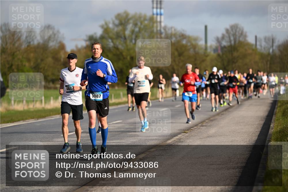 12.04.2026 - 45. Internationalen Wilhelmsburger Insellauf Dr. Thomas Lammeyer http://msf.ph/oto/9433086 12.04.2026 09:16:58 Laufen 4882, 3087, 3830 meine-sportfotos.de