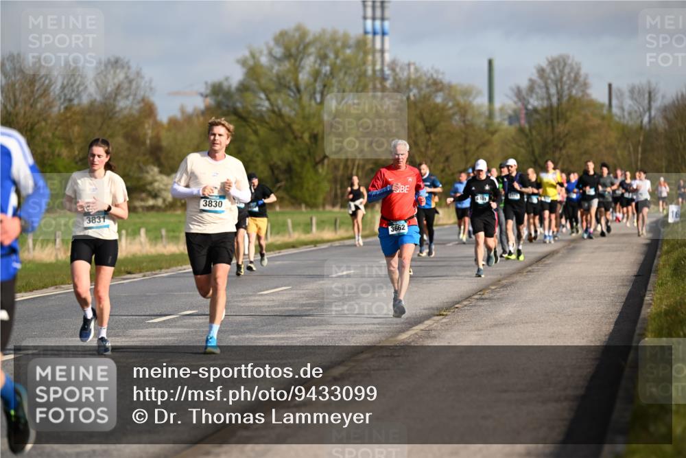 12.04.2026 - 45. Internationalen Wilhelmsburger Insellauf Dr. Thomas Lammeyer http://msf.ph/oto/9433099 12.04.2026 09:17:00 Laufen 3830, 3831, 4101, 3662 meine-sportfotos.de