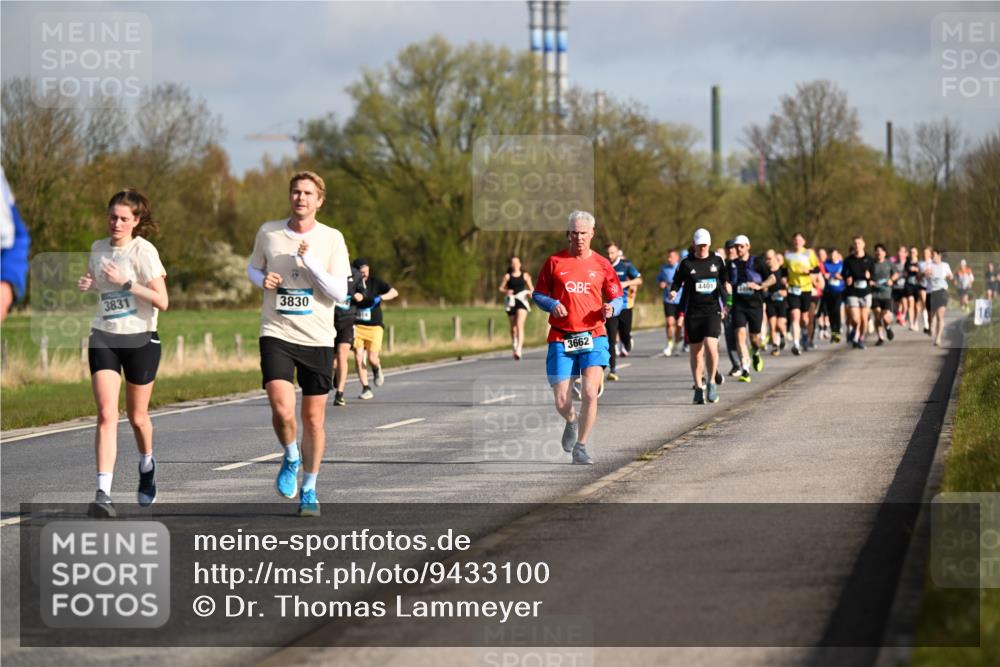 12.04.2026 - 45. Internationalen Wilhelmsburger Insellauf Dr. Thomas Lammeyer http://msf.ph/oto/9433100 12.04.2026 09:17:00 Laufen 3831, 3830, 4401, 3662 meine-sportfotos.de