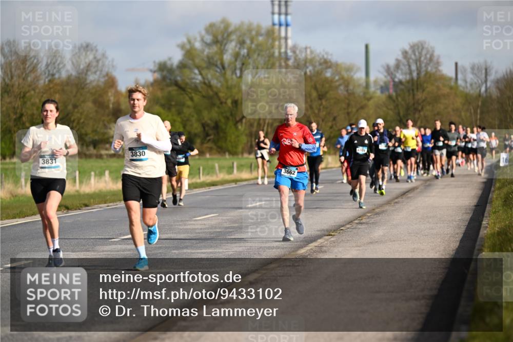 12.04.2026 - 45. Internationalen Wilhelmsburger Insellauf Dr. Thomas Lammeyer http://msf.ph/oto/9433102 12.04.2026 09:17:01 Laufen 3830, 3831, 3662, 4, 01 meine-sportfotos.de