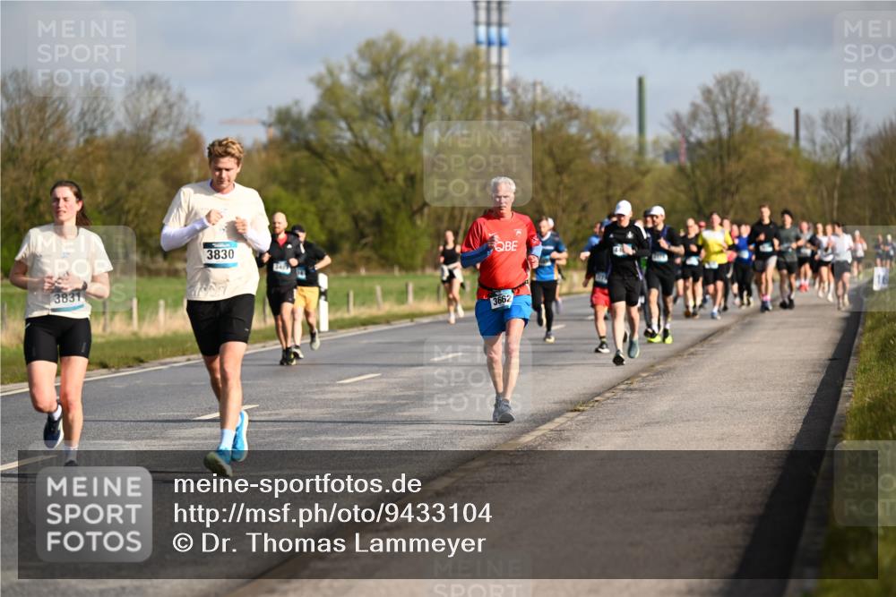12.04.2026 - 45. Internationalen Wilhelmsburger Insellauf Dr. Thomas Lammeyer http://msf.ph/oto/9433104 12.04.2026 09:17:01 Laufen 3831, 3830, 3409, 3662 meine-sportfotos.de