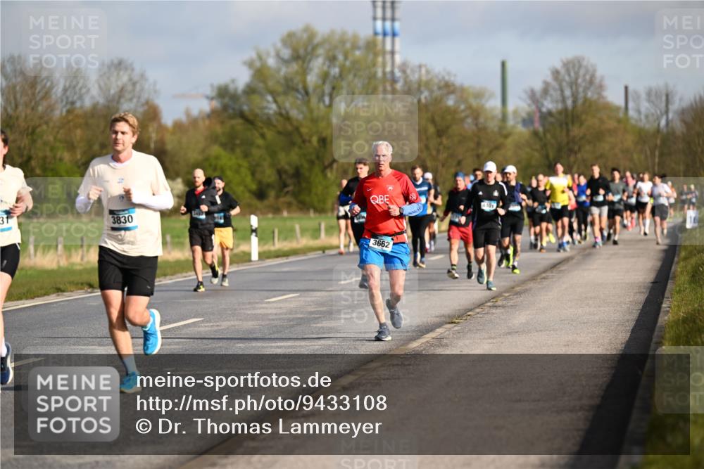 12.04.2026 - 45. Internationalen Wilhelmsburger Insellauf Dr. Thomas Lammeyer http://msf.ph/oto/9433108 12.04.2026 09:17:01 Laufen 31, 3830, 4101, 3662 meine-sportfotos.de