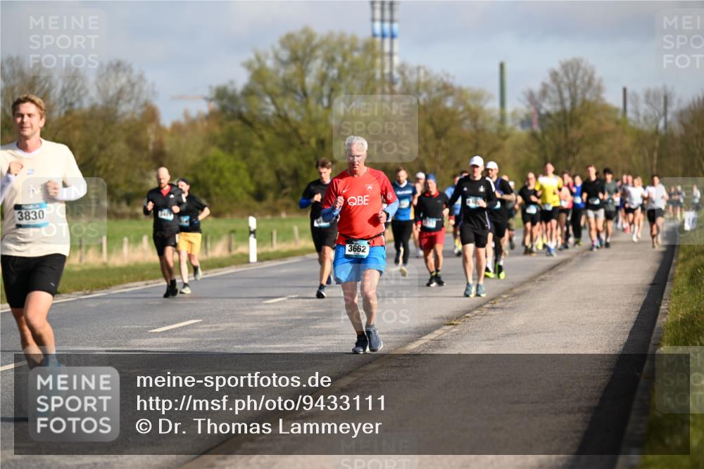 12.04.2026 - 45. Internationalen Wilhelmsburger Insellauf Dr. Thomas Lammeyer http://msf.ph/oto/9433111 12.04.2026 09:17:02 Laufen 3830, 3662 meine-sportfotos.de