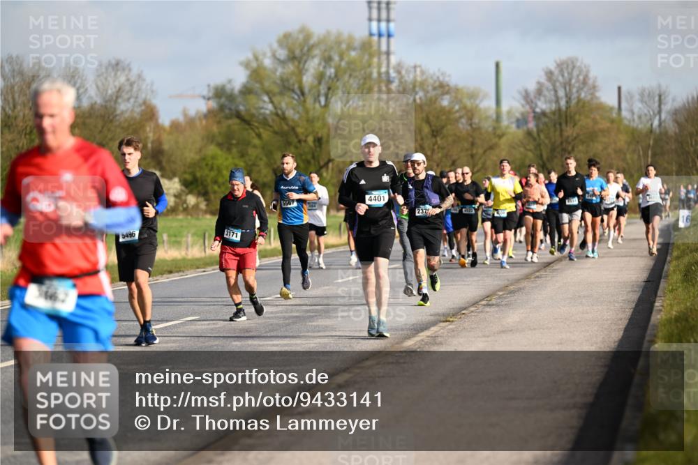 12.04.2026 - 45. Internationalen Wilhelmsburger Insellauf Dr. Thomas Lammeyer http://msf.ph/oto/9433141 12.04.2026 09:17:07 Laufen 5496, 3171, 5567, 4401, 237, 4522 meine-sportfotos.de