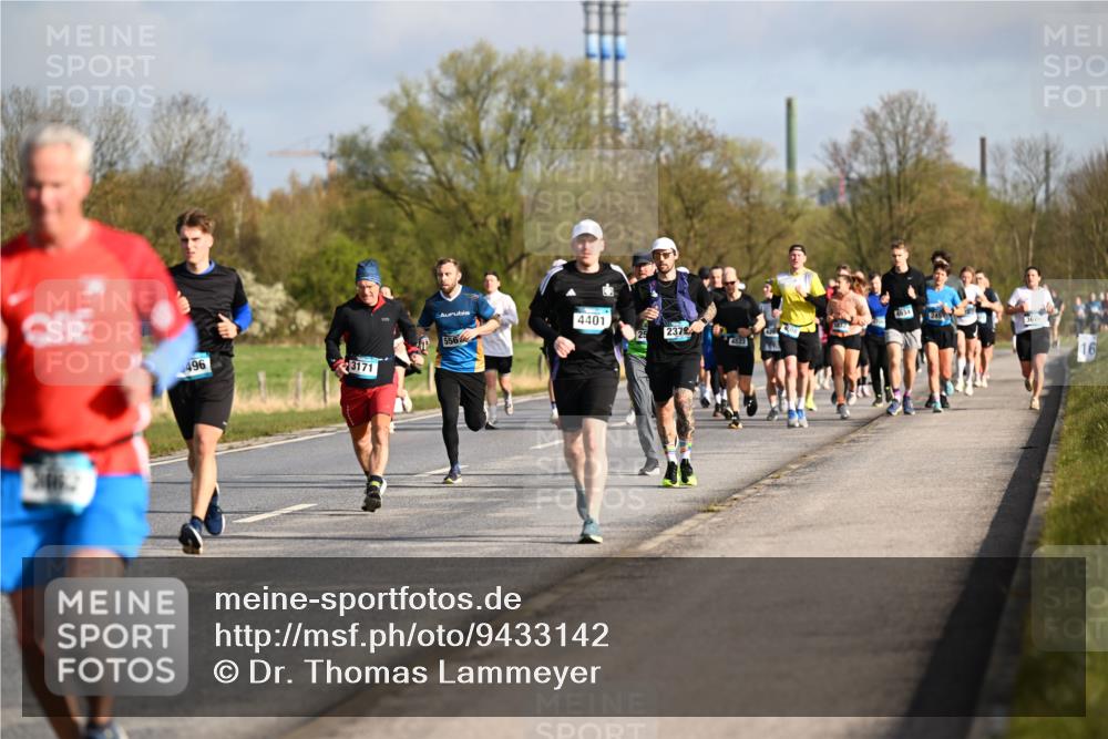 12.04.2026 - 45. Internationalen Wilhelmsburger Insellauf Dr. Thomas Lammeyer http://msf.ph/oto/9433142 12.04.2026 09:17:07 Laufen 496, 4401, 2379, 25, 4822, 3171, 556, 4934, 245 meine-sportfotos.de