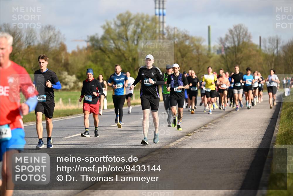 12.04.2026 - 45. Internationalen Wilhelmsburger Insellauf Dr. Thomas Lammeyer http://msf.ph/oto/9433144 12.04.2026 09:17:07 Laufen 3171, 5496, 567, 440, 23 meine-sportfotos.de