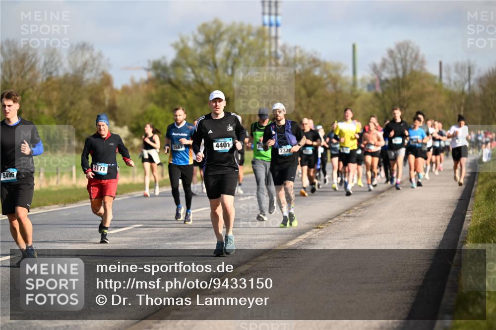 12.04.2026 - 45. Internationalen Wilhelmsburger Insellauf Dr. Thomas Lammeyer http://msf.ph/oto/9433150 12.04.2026 09:17:08 Laufen 3171, 5496, 5567, 4401, 2379 meine-sportfotos.de
