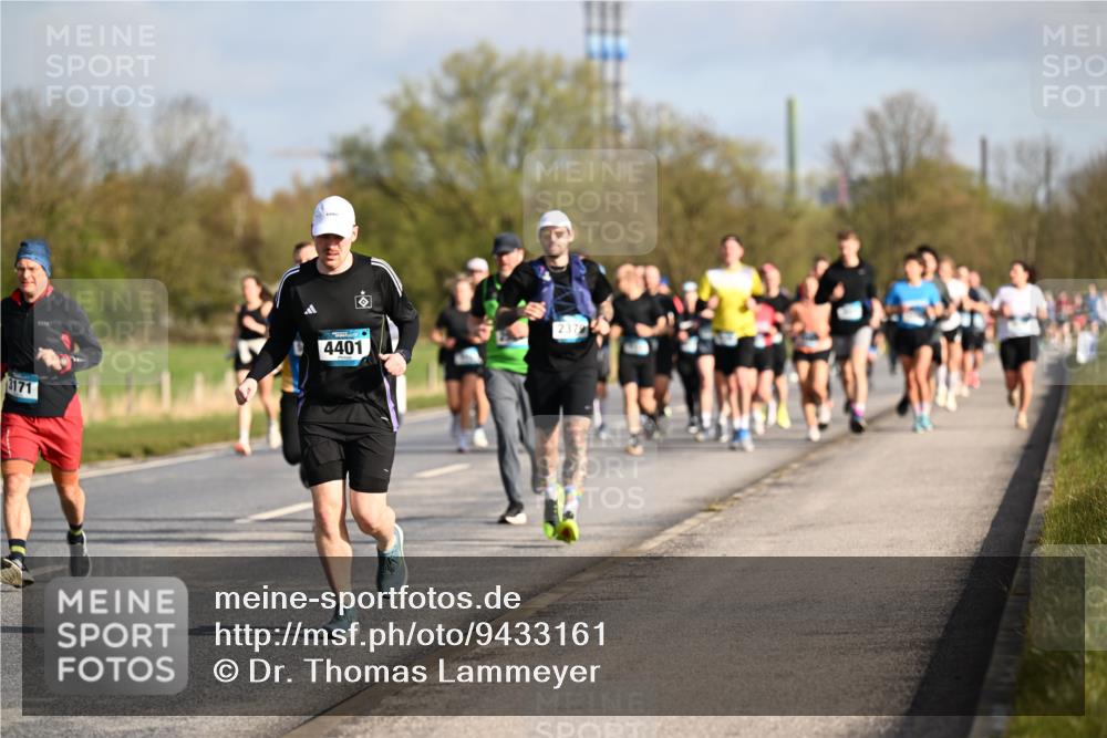 12.04.2026 - 45. Internationalen Wilhelmsburger Insellauf Dr. Thomas Lammeyer http://msf.ph/oto/9433161 12.04.2026 09:17:10 Laufen 3171, 4401, 2379 meine-sportfotos.de