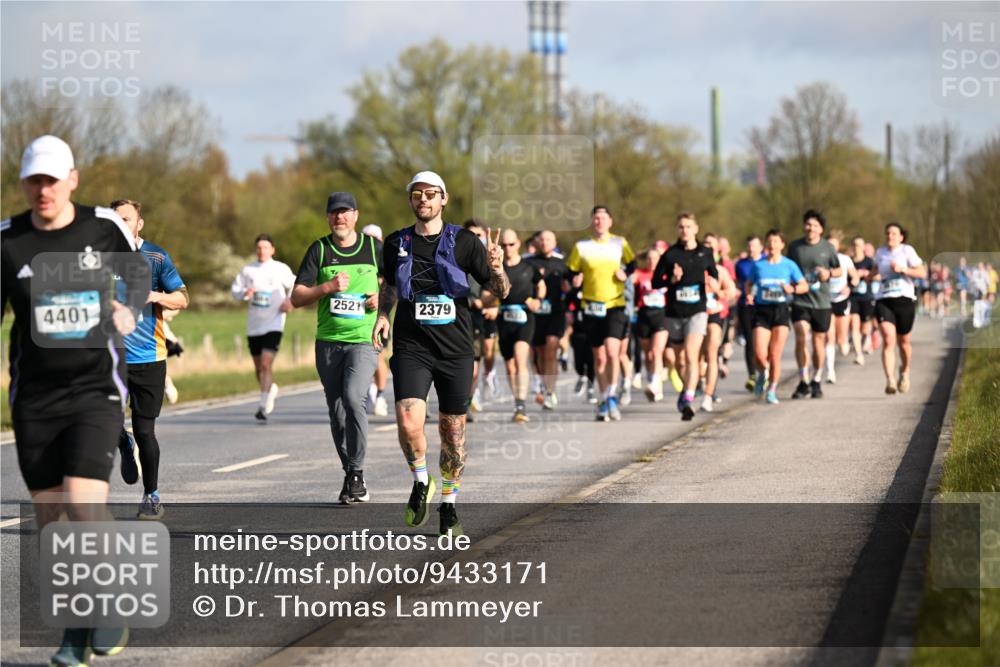 12.04.2026 - 45. Internationalen Wilhelmsburger Insellauf Dr. Thomas Lammeyer http://msf.ph/oto/9433171 12.04.2026 09:17:11 Laufen 2521, 2379, 4401 meine-sportfotos.de