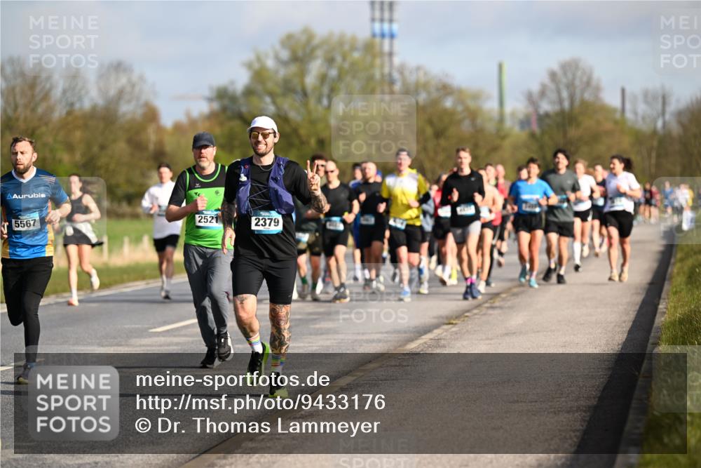 12.04.2026 - 45. Internationalen Wilhelmsburger Insellauf Dr. Thomas Lammeyer http://msf.ph/oto/9433176 12.04.2026 09:17:12 Laufen 5567, 2521, 2379 meine-sportfotos.de