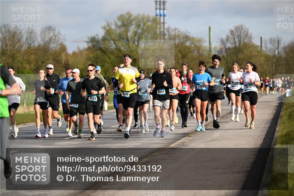 12.04.2026 - 45. Internationalen Wilhelmsburger Insellauf Dr. Thomas Lammeyer http://msf.ph/oto/9433192 12.04.2026 09:17:14 Laufen 2444, 3323, 2451, 3381, 3670, 5832, 28, 4608, 4262, 4934, 3516, 4522, 4172 meine-sportfotos.de