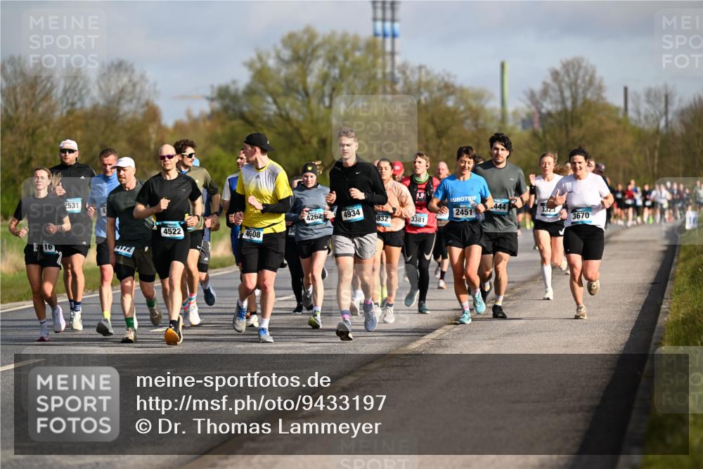 12.04.2026 - 45. Internationalen Wilhelmsburger Insellauf Dr. Thomas Lammeyer http://msf.ph/oto/9433197 12.04.2026 09:17:15 Laufen 316, 2531, 444, 4262, 4934, 2451, 3323, 832, 3670, 3381, 4522, 4608 meine-sportfotos.de