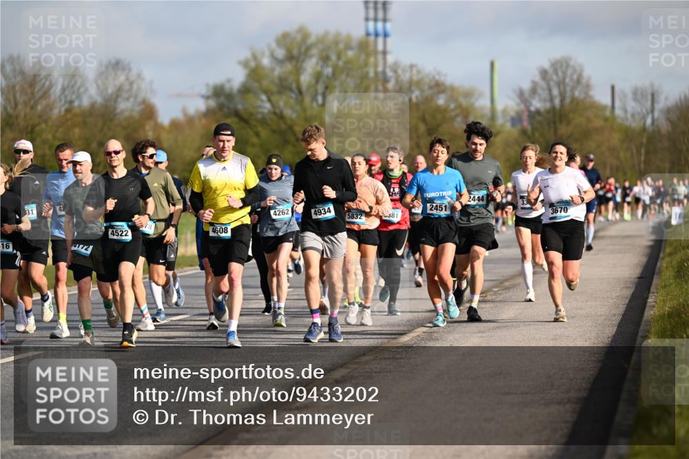 12.04.2026 - 45. Internationalen Wilhelmsburger Insellauf Dr. Thomas Lammeyer http://msf.ph/oto/9433202 12.04.2026 09:17:16 Laufen 16, 31, 4, 4172, 4262, 4934, 2451, 2444, 5832, 381, 3670, 4522, 4608 meine-sportfotos.de