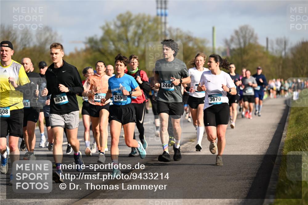 12.04.2026 - 45. Internationalen Wilhelmsburger Insellauf Dr. Thomas Lammeyer http://msf.ph/oto/9433214 12.04.2026 09:17:19 Laufen 608, 183, 4934, 33, 5832, 245, 2444, 3670 meine-sportfotos.de