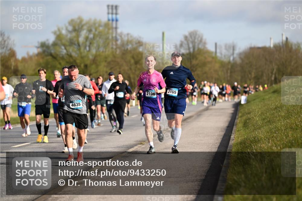 12.04.2026 - 45. Internationalen Wilhelmsburger Insellauf Dr. Thomas Lammeyer http://msf.ph/oto/9433250 12.04.2026 09:17:26 Laufen 22, 4635, 2106, 2105 meine-sportfotos.de