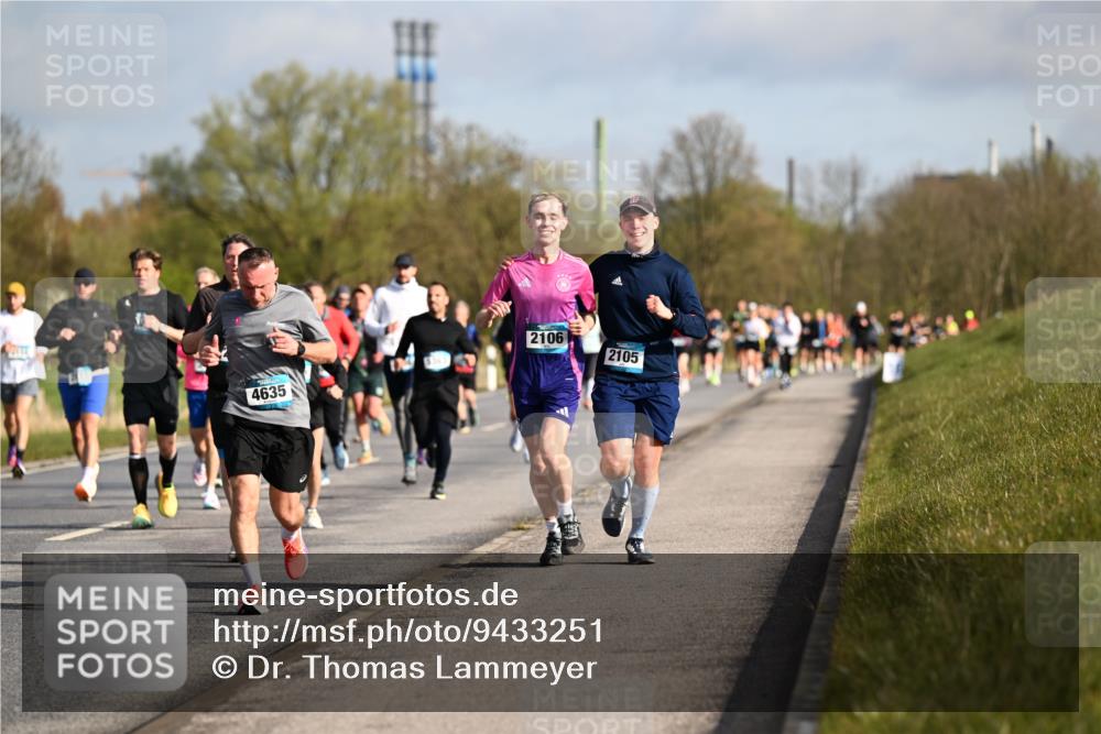 12.04.2026 - 45. Internationalen Wilhelmsburger Insellauf Dr. Thomas Lammeyer http://msf.ph/oto/9433251 12.04.2026 09:17:26 Laufen 2106, 2105, 4635 meine-sportfotos.de