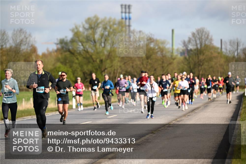 12.04.2026 - 45. Internationalen Wilhelmsburger Insellauf Dr. Thomas Lammeyer http://msf.ph/oto/9433313 12.04.2026 09:17:42 Laufen 4645, 4646, 5489 meine-sportfotos.de