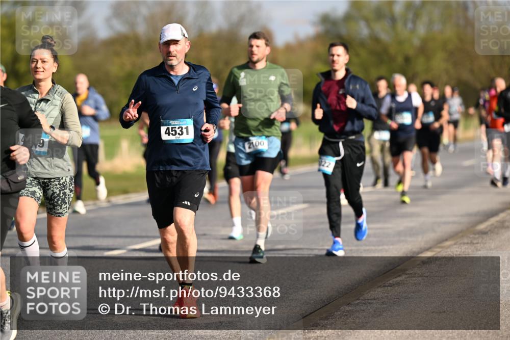 12.04.2026 - 45. Internationalen Wilhelmsburger Insellauf Dr. Thomas Lammeyer http://msf.ph/oto/9433368 12.04.2026 09:17:59 Laufen 4531, 2100, 122 meine-sportfotos.de