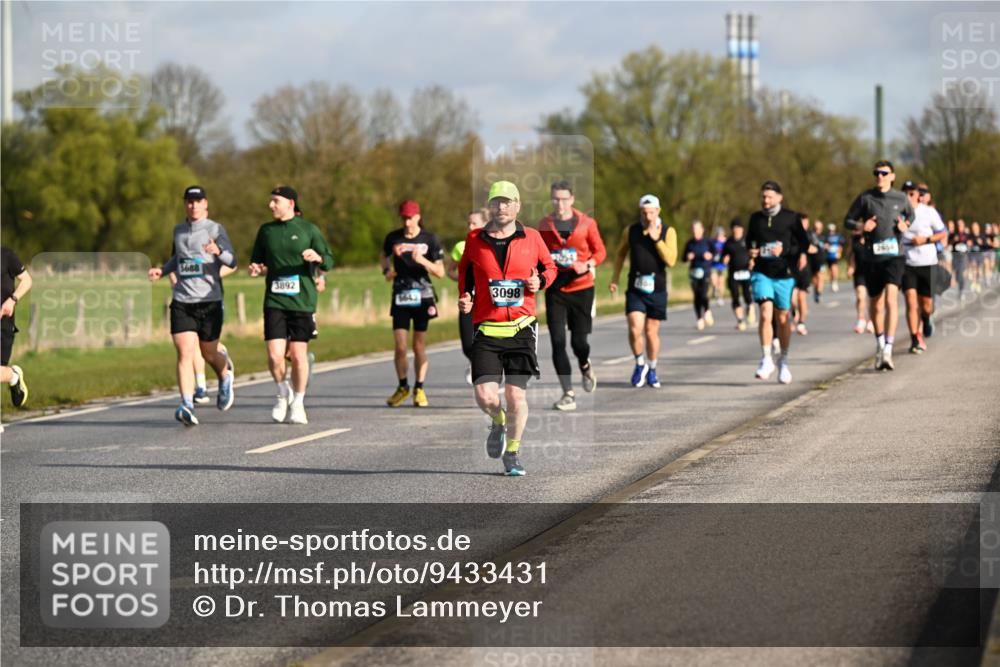 12.04.2026 - 45. Internationalen Wilhelmsburger Insellauf Dr. Thomas Lammeyer http://msf.ph/oto/9433431 12.04.2026 09:18:14 Laufen 5688, 3892, 5643, 3098 meine-sportfotos.de