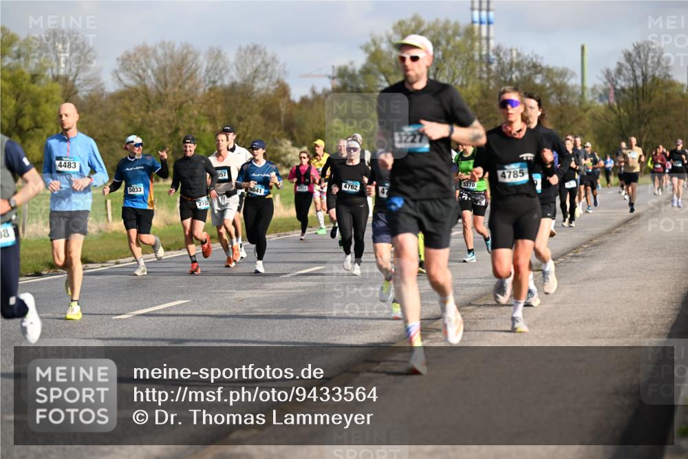 12.04.2026 - 45. Internationalen Wilhelmsburger Insellauf Dr. Thomas Lammeyer http://msf.ph/oto/9433564 12.04.2026 09:18:38 Laufen 08, 4483, 5033, 2732, 857, 4785, 5041, 3772, 4762, 5270 meine-sportfotos.de