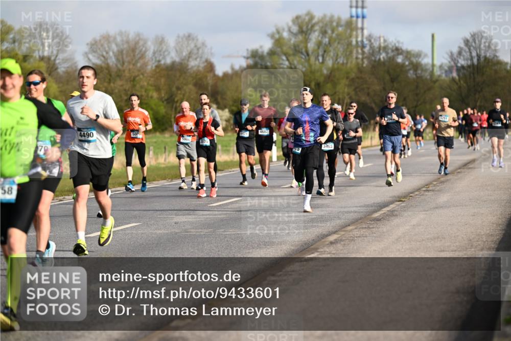 12.04.2026 - 45. Internationalen Wilhelmsburger Insellauf Dr. Thomas Lammeyer http://msf.ph/oto/9433601 12.04.2026 09:18:44 Laufen 58, 4490, 79, 500, 4682, 4424, 5006, 2075, 3493, 15, 1356, 5251, 5347 meine-sportfotos.de