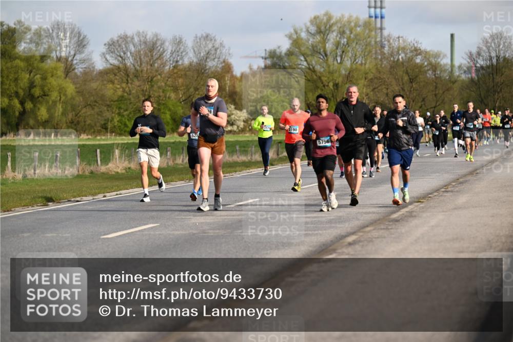12.04.2026 - 45. Internationalen Wilhelmsburger Insellauf Dr. Thomas Lammeyer http://msf.ph/oto/9433730 12.04.2026 09:19:04 Laufen 528, 19, 3174, 2190, 5756 meine-sportfotos.de