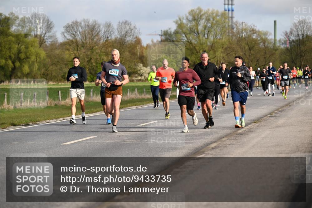 12.04.2026 - 45. Internationalen Wilhelmsburger Insellauf Dr. Thomas Lammeyer http://msf.ph/oto/9433735 12.04.2026 09:19:05 Laufen 07, 52, 5749, 2190, 5553, 575 meine-sportfotos.de