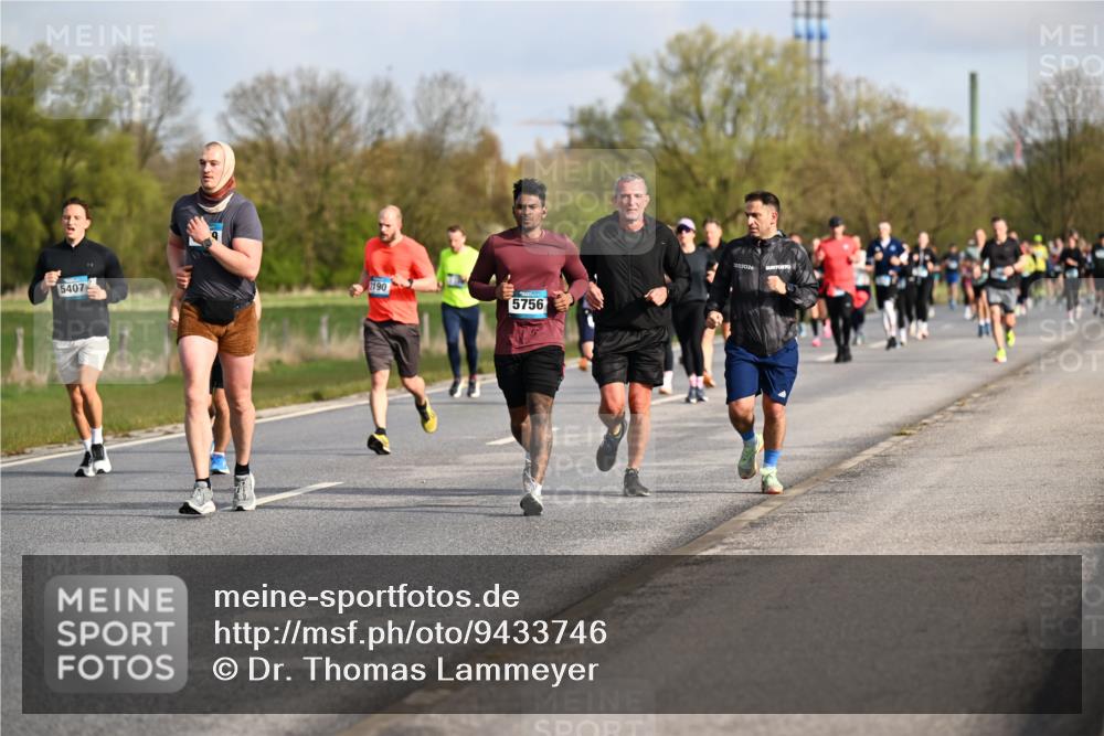 12.04.2026 - 45. Internationalen Wilhelmsburger Insellauf Dr. Thomas Lammeyer http://msf.ph/oto/9433746 12.04.2026 09:19:07 Laufen 5407, 190, 5756, 2026 meine-sportfotos.de