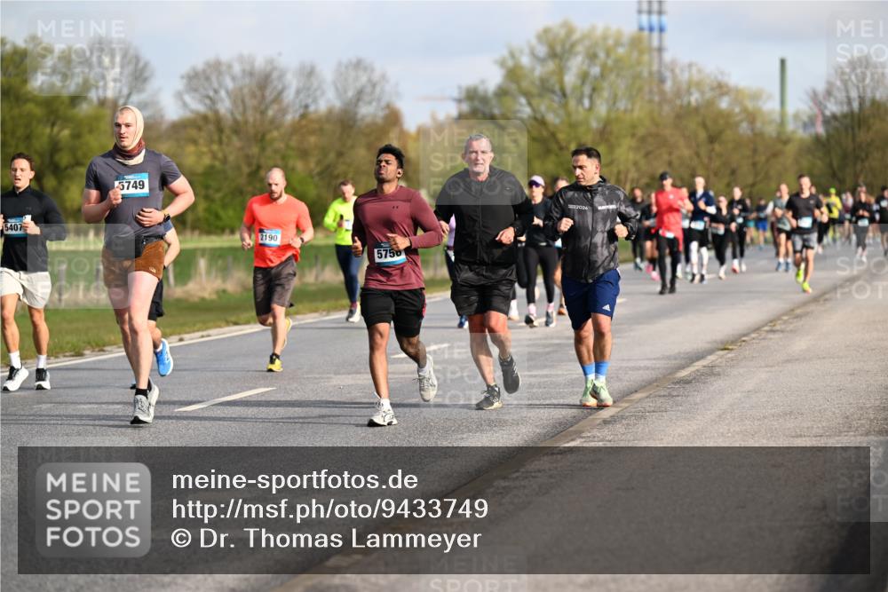 12.04.2026 - 45. Internationalen Wilhelmsburger Insellauf Dr. Thomas Lammeyer http://msf.ph/oto/9433749 12.04.2026 09:19:07 Laufen 5407, 5749, 2190, 5750, 2026 meine-sportfotos.de