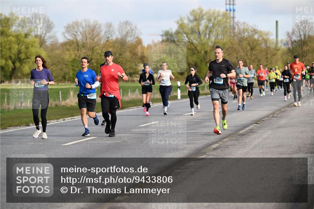 12.04.2026 - 45. Internationalen Wilhelmsburger Insellauf Dr. Thomas Lammeyer http://msf.ph/oto/9433806 12.04.2026 09:19:16 Laufen 285, 4297, 2986, 5751, 3408 meine-sportfotos.de