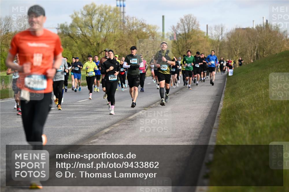 12.04.2026 - 45. Internationalen Wilhelmsburger Insellauf Dr. Thomas Lammeyer http://msf.ph/oto/9433862 12.04.2026 09:19:27 Laufen 212, 55, 5325, 2646, 3357, 3363, 4187 meine-sportfotos.de