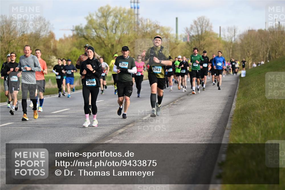 12.04.2026 - 45. Internationalen Wilhelmsburger Insellauf Dr. Thomas Lammeyer http://msf.ph/oto/9433875 12.04.2026 09:19:29 Laufen 3741, 2646, 3357, 2018, 3363 meine-sportfotos.de