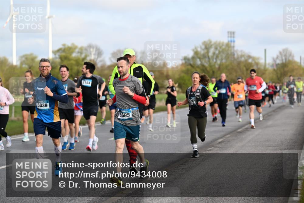 12.04.2026 - 45. Internationalen Wilhelmsburger Insellauf Dr. Thomas Lammeyer http://msf.ph/oto/9434008 12.04.2026 09:19:52 Laufen 2154, 5039, 3695, 269 meine-sportfotos.de