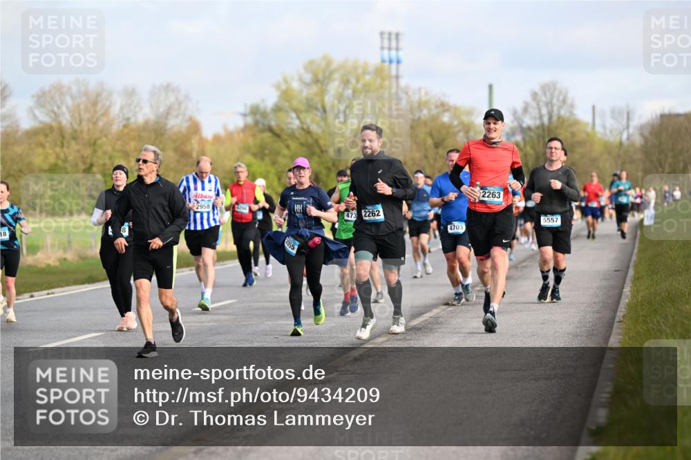 12.04.2026 - 45. Internationalen Wilhelmsburger Insellauf Dr. Thomas Lammeyer http://msf.ph/oto/9434209 12.04.2026 09:20:30 Laufen 2055, 473, 2262, 2263 meine-sportfotos.de