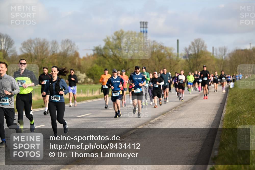 12.04.2026 - 45. Internationalen Wilhelmsburger Insellauf Dr. Thomas Lammeyer http://msf.ph/oto/9434412 12.04.2026 09:21:08 Laufen 5803, 2197, 5046, 2198, 5037 meine-sportfotos.de