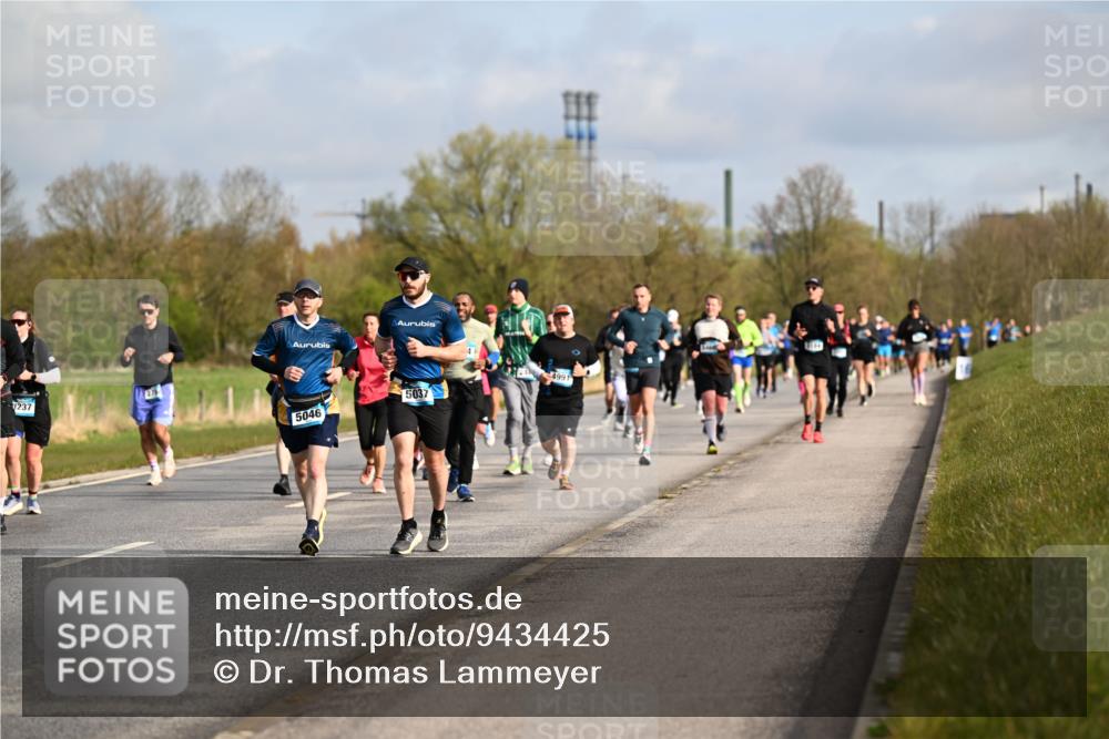 12.04.2026 - 45. Internationalen Wilhelmsburger Insellauf Dr. Thomas Lammeyer http://msf.ph/oto/9434425 12.04.2026 09:21:11 Laufen 8237, 5046, 5037, 4991 meine-sportfotos.de