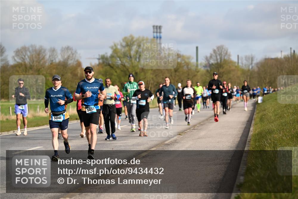 12.04.2026 - 45. Internationalen Wilhelmsburger Insellauf Dr. Thomas Lammeyer http://msf.ph/oto/9434432 12.04.2026 09:21:12 Laufen 064, 5046, 5037, 4991 meine-sportfotos.de