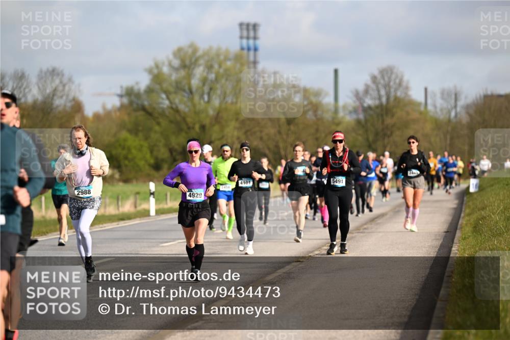 12.04.2026 - 45. Internationalen Wilhelmsburger Insellauf Dr. Thomas Lammeyer http://msf.ph/oto/9434473 12.04.2026 09:21:20 Laufen 244, 4101, 5491, 2988, 2454, 4929 meine-sportfotos.de
