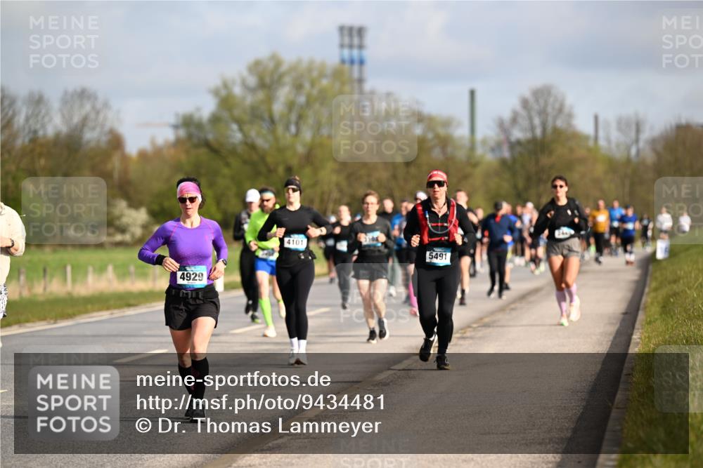 12.04.2026 - 45. Internationalen Wilhelmsburger Insellauf Dr. Thomas Lammeyer http://msf.ph/oto/9434481 12.04.2026 09:21:22 Laufen 4929, 4101, 5491 meine-sportfotos.de