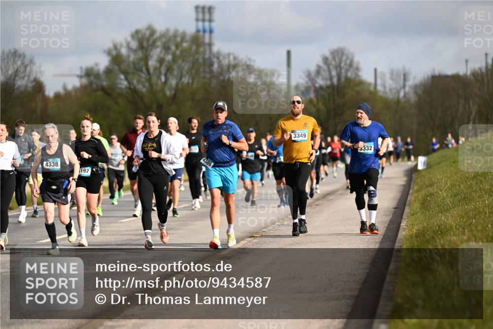 12.04.2026 - 45. Internationalen Wilhelmsburger Insellauf Dr. Thomas Lammeyer http://msf.ph/oto/9434587 12.04.2026 09:21:43 Laufen 4338, 197, 4389, 3349, 3332 meine-sportfotos.de