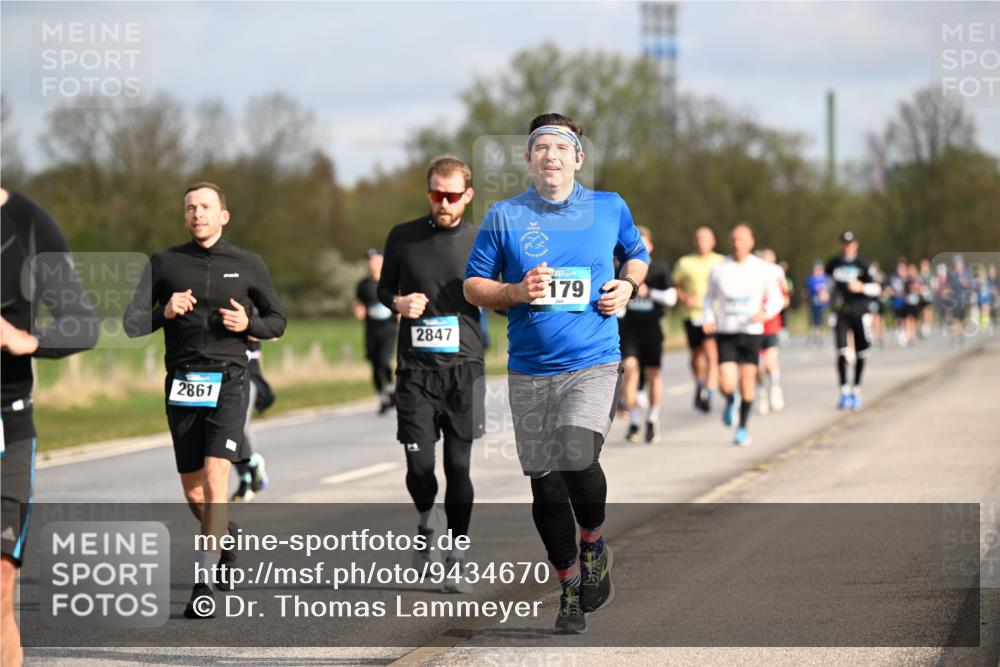 12.04.2026 - 45. Internationalen Wilhelmsburger Insellauf Dr. Thomas Lammeyer http://msf.ph/oto/9434670 12.04.2026 09:21:58 Laufen 2861, 2847, 179 meine-sportfotos.de