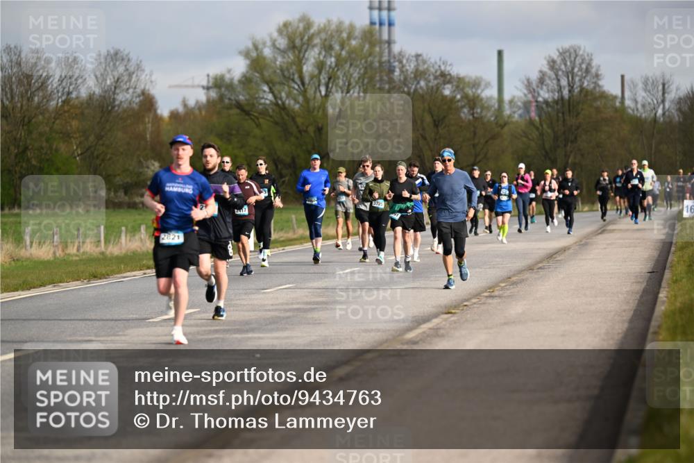 12.04.2026 - 45. Internationalen Wilhelmsburger Insellauf Dr. Thomas Lammeyer http://msf.ph/oto/9434763 12.04.2026 09:22:16 Laufen 3725, 2, 217, 2821, 16 meine-sportfotos.de