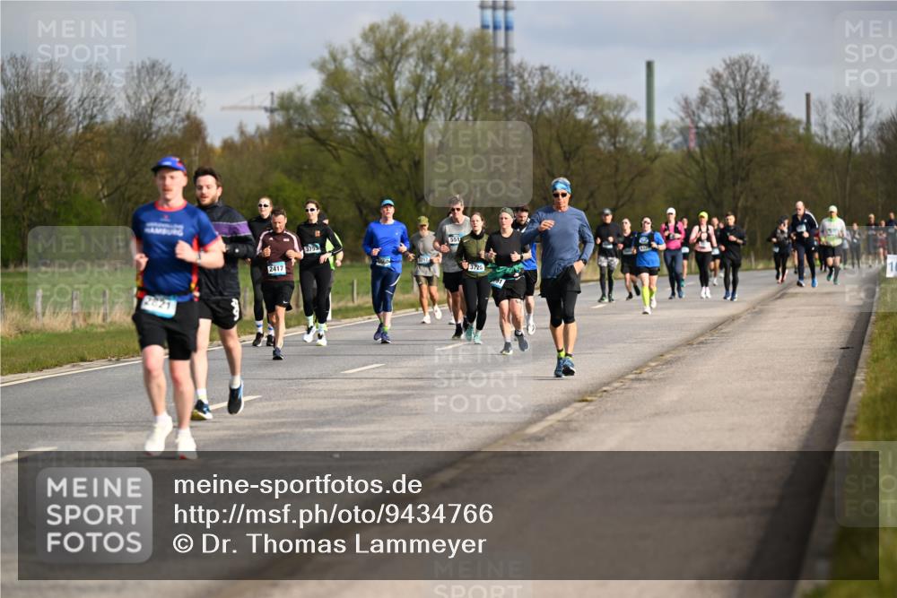 12.04.2026 - 45. Internationalen Wilhelmsburger Insellauf Dr. Thomas Lammeyer http://msf.ph/oto/9434766 12.04.2026 09:22:17 Laufen 2821, 3753, 2417, 551, 3725 meine-sportfotos.de