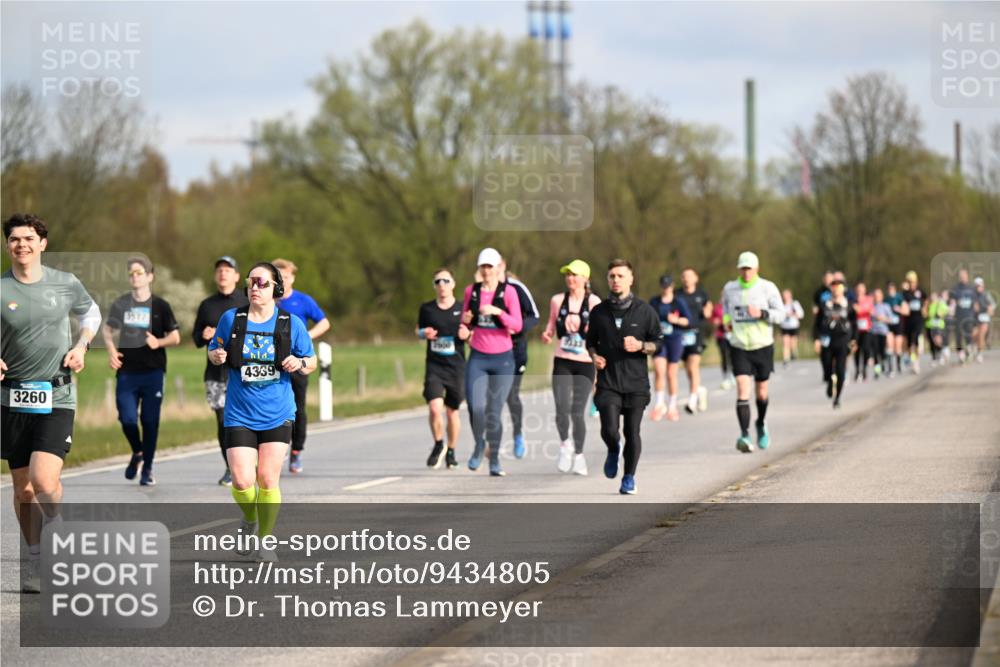 12.04.2026 - 45. Internationalen Wilhelmsburger Insellauf Dr. Thomas Lammeyer http://msf.ph/oto/9434805 12.04.2026 09:22:31 Laufen 3260, 3577, 4369 meine-sportfotos.de