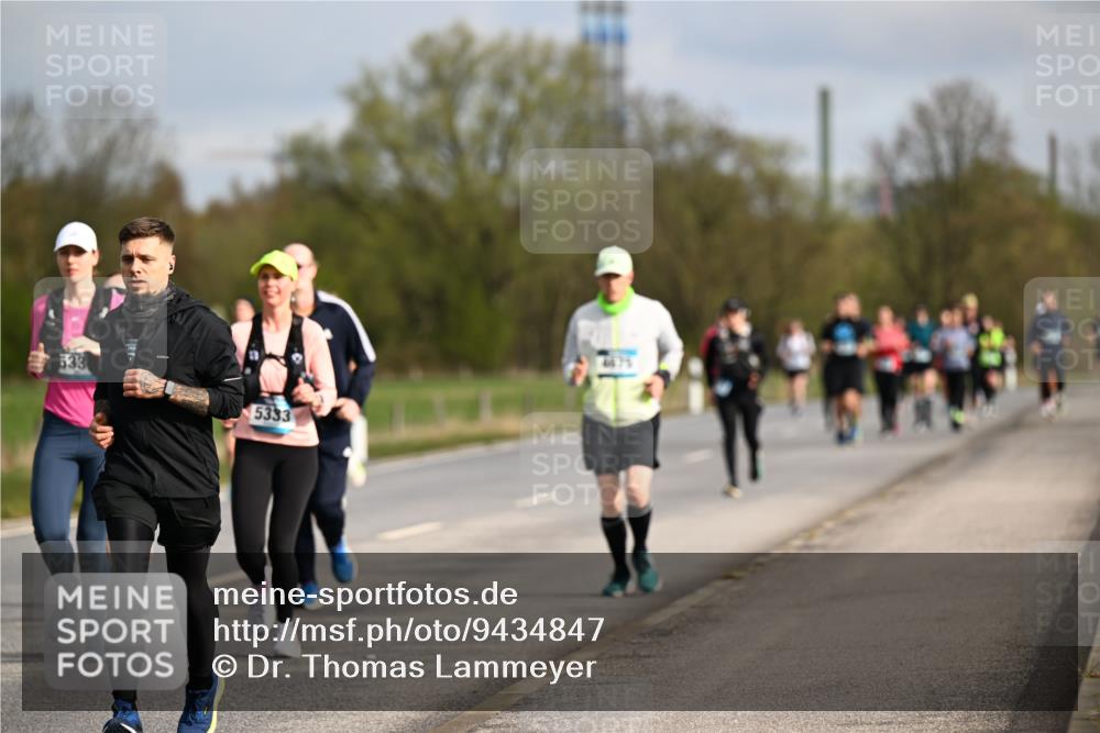 12.04.2026 - 45. Internationalen Wilhelmsburger Insellauf Dr. Thomas Lammeyer http://msf.ph/oto/9434847 12.04.2026 09:22:37 Laufen 533, 5333, 4675 meine-sportfotos.de