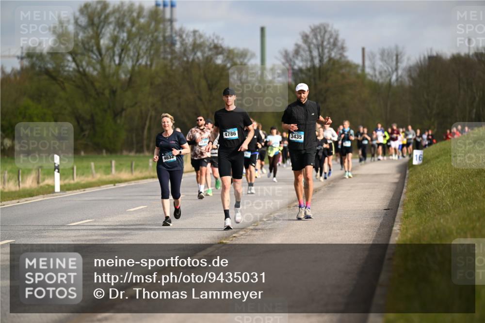 12.04.2026 - 45. Internationalen Wilhelmsburger Insellauf Dr. Thomas Lammeyer http://msf.ph/oto/9435031 12.04.2026 09:23:16 Laufen 4632, 3149, 4786, 3435, 16 meine-sportfotos.de