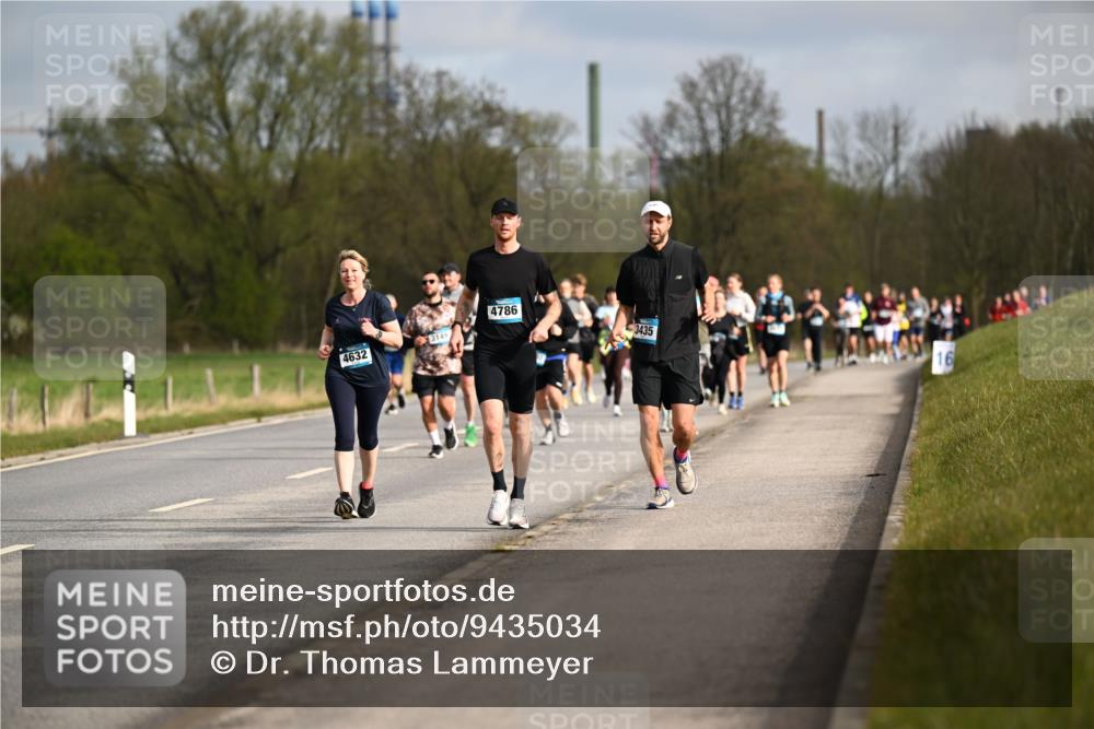 12.04.2026 - 45. Internationalen Wilhelmsburger Insellauf Dr. Thomas Lammeyer http://msf.ph/oto/9435034 12.04.2026 09:23:16 Laufen 4632, 3149, 4786, 3435, 16 meine-sportfotos.de