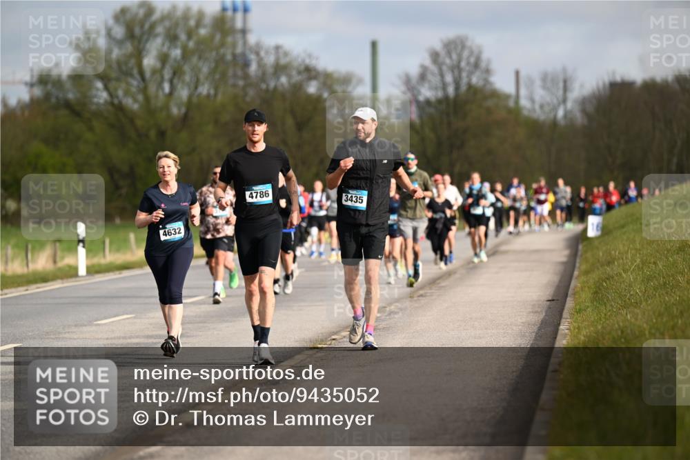 12.04.2026 - 45. Internationalen Wilhelmsburger Insellauf Dr. Thomas Lammeyer http://msf.ph/oto/9435052 12.04.2026 09:23:19 Laufen 4632, 4786, 3435 meine-sportfotos.de